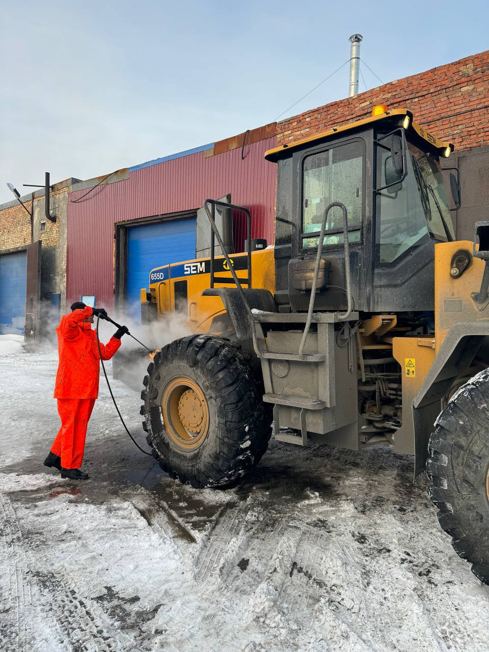 Мойка техники аппаратом «Посейдон» — процесс